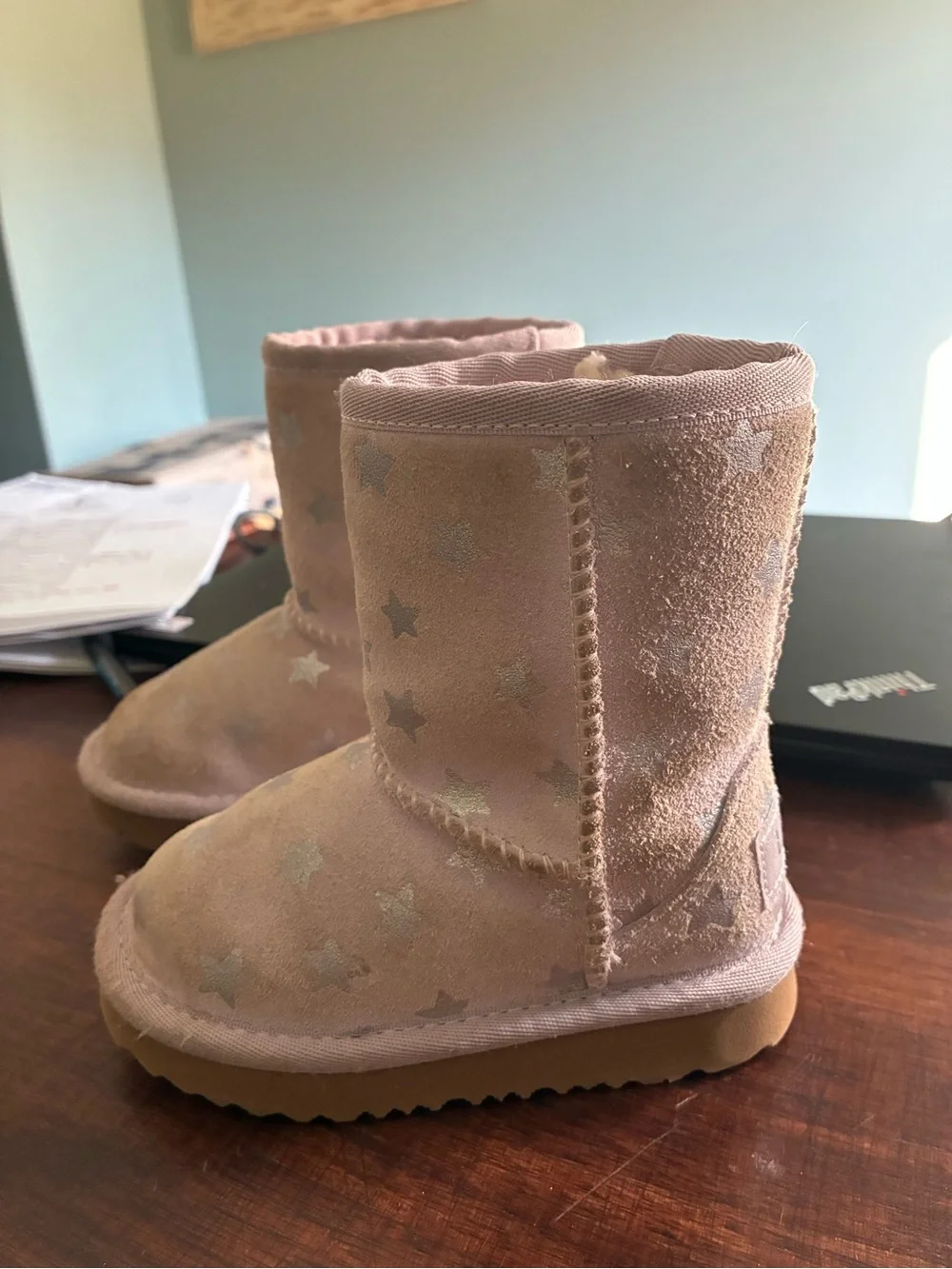 UGG Classic Short II Toddler Star Suede Boots - Lilac Pink size 6